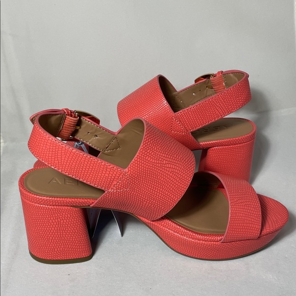 Aerosoles Camilia Round Toe Platform Sandals Coral Lizard Embossed 
Size 7.5 - Picture 6 of 8